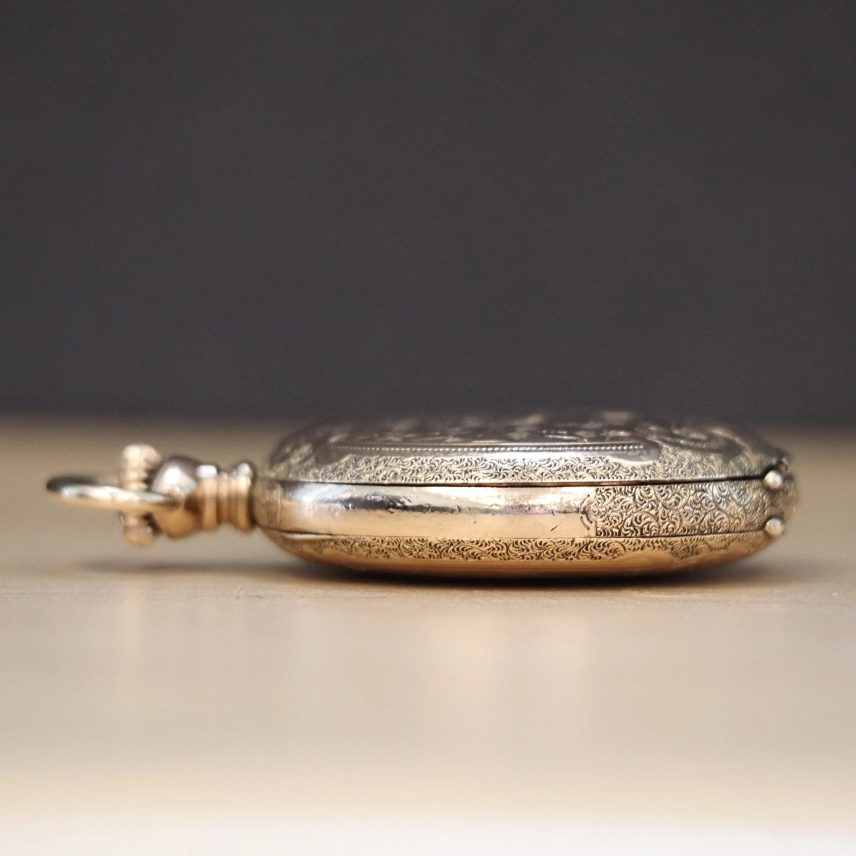 1905 ELGIN Ladies Pocket Watch Hunter Case 0s 7 Jewels Grade 320 Fancy Engraved Decorative Case