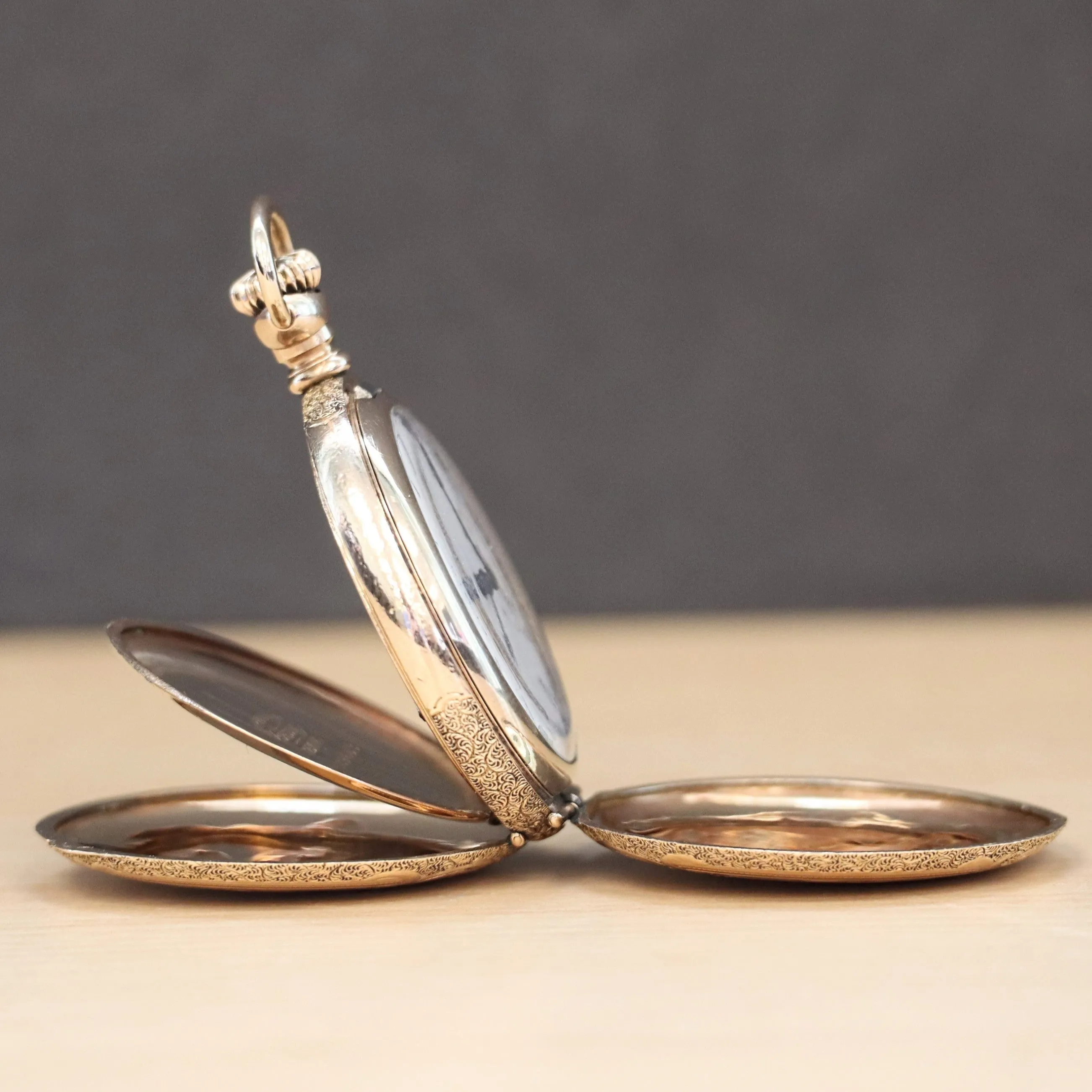 1905 ELGIN Ladies Pocket Watch Hunter Case 0s 7 Jewels Grade 320 Fancy Engraved Decorative Case