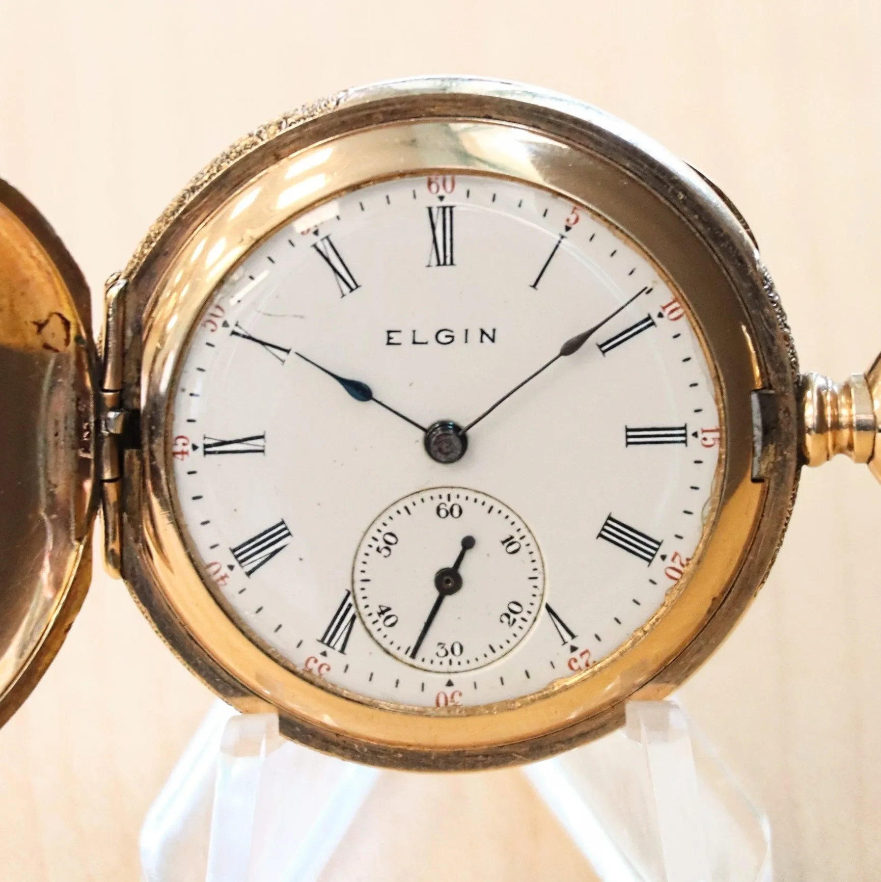 1905 ELGIN Ladies Pocket Watch Hunter Case 0s 7 Jewels Grade 320 Fancy Engraved Decorative Case