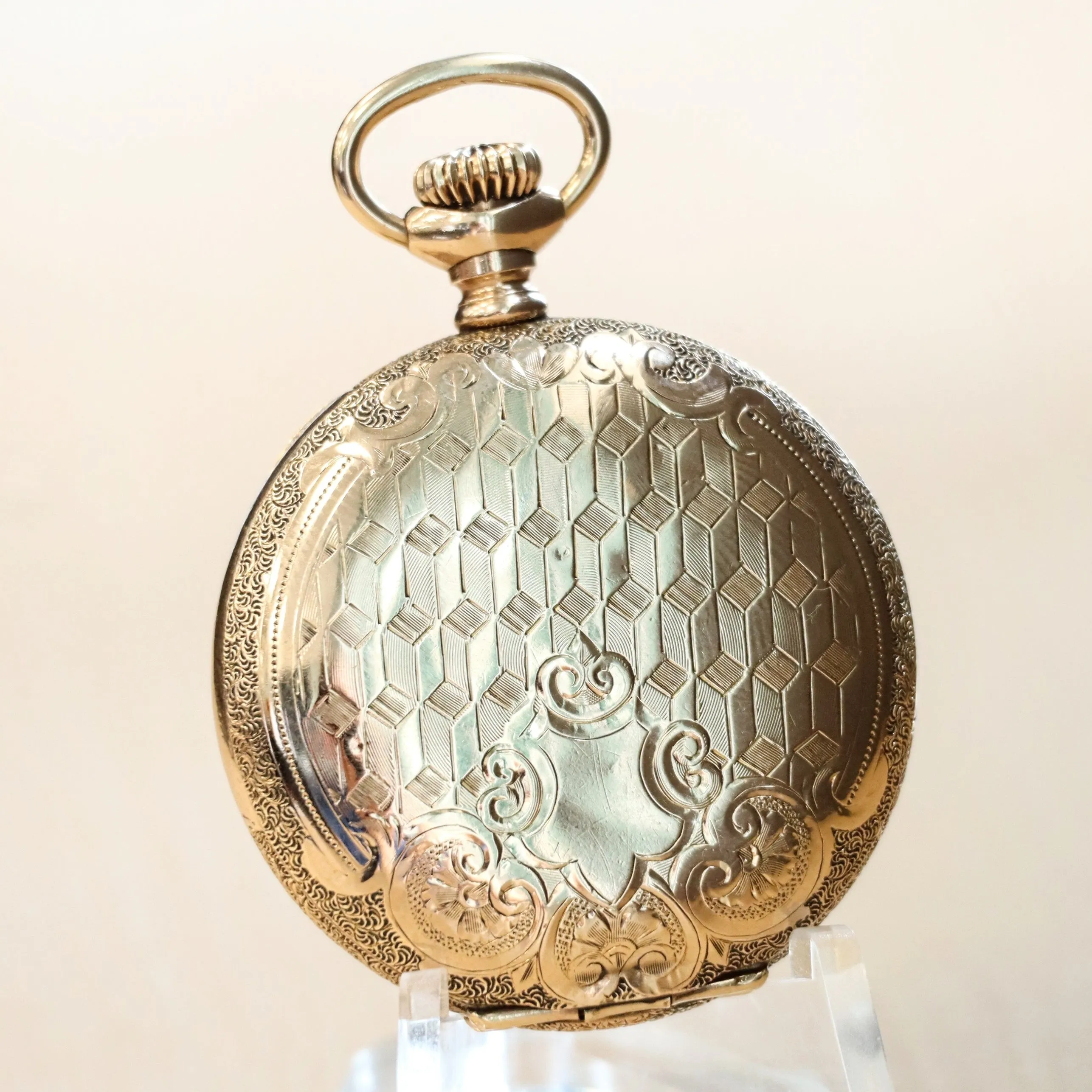 1905 ELGIN Ladies Pocket Watch Hunter Case 0s 7 Jewels Grade 320 Fancy Engraved Decorative Case