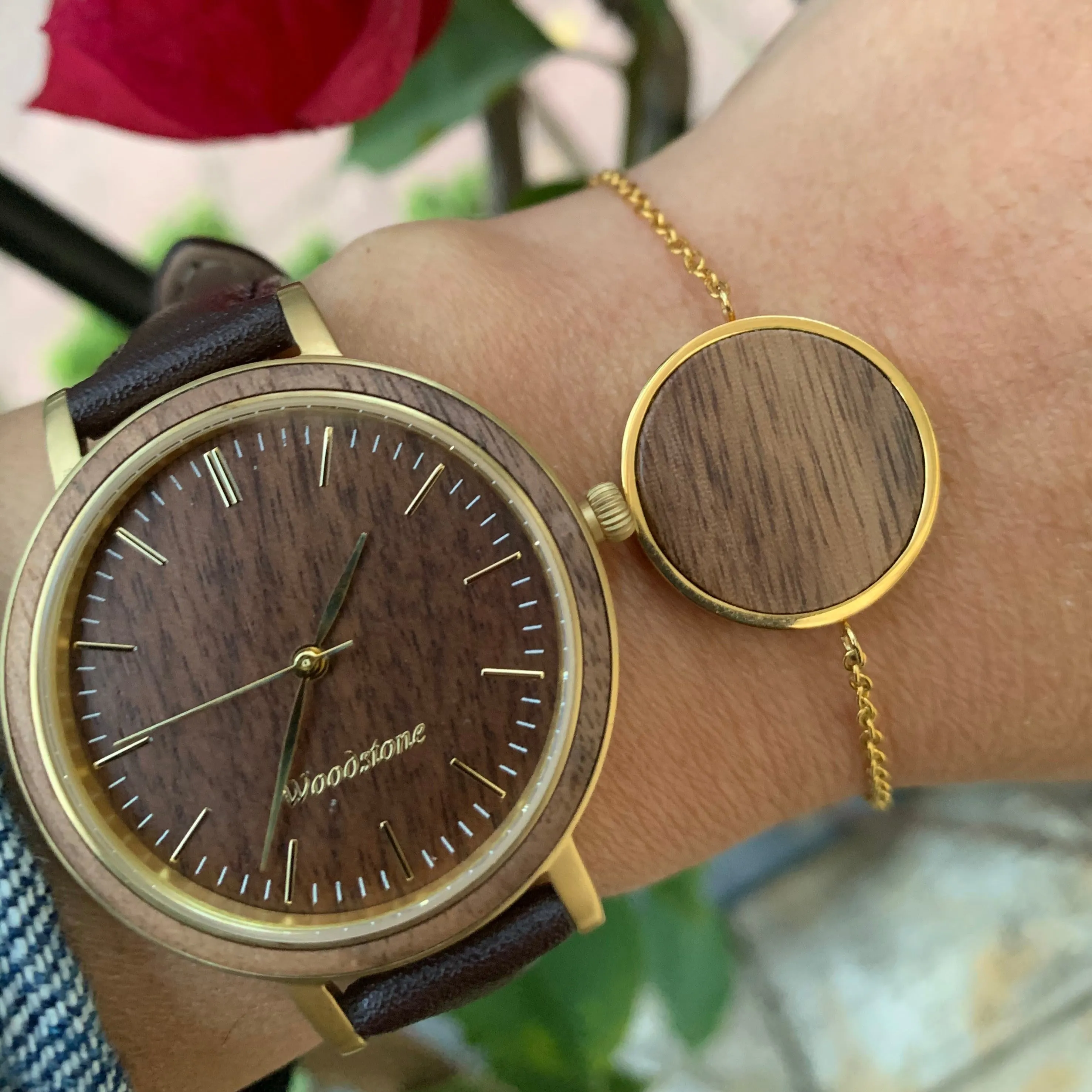 Daisy Walnut - Gold Bracelet