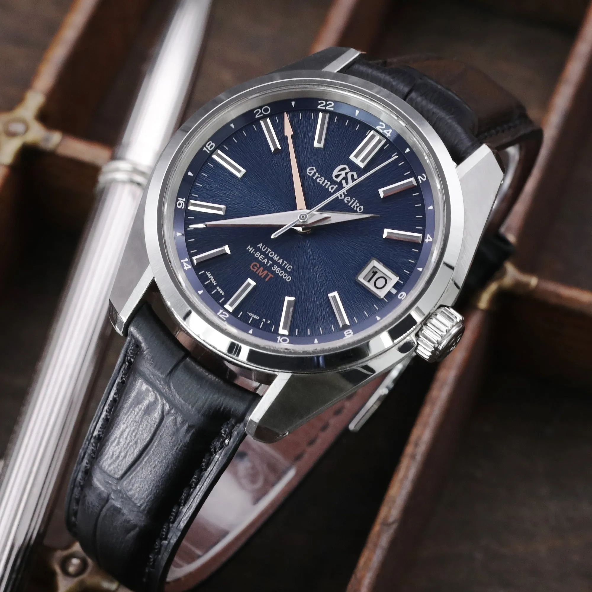 Q.R. 19mm or 21mm Black CrocoCalf (Croco Grain) Semi-Curved Watch Band