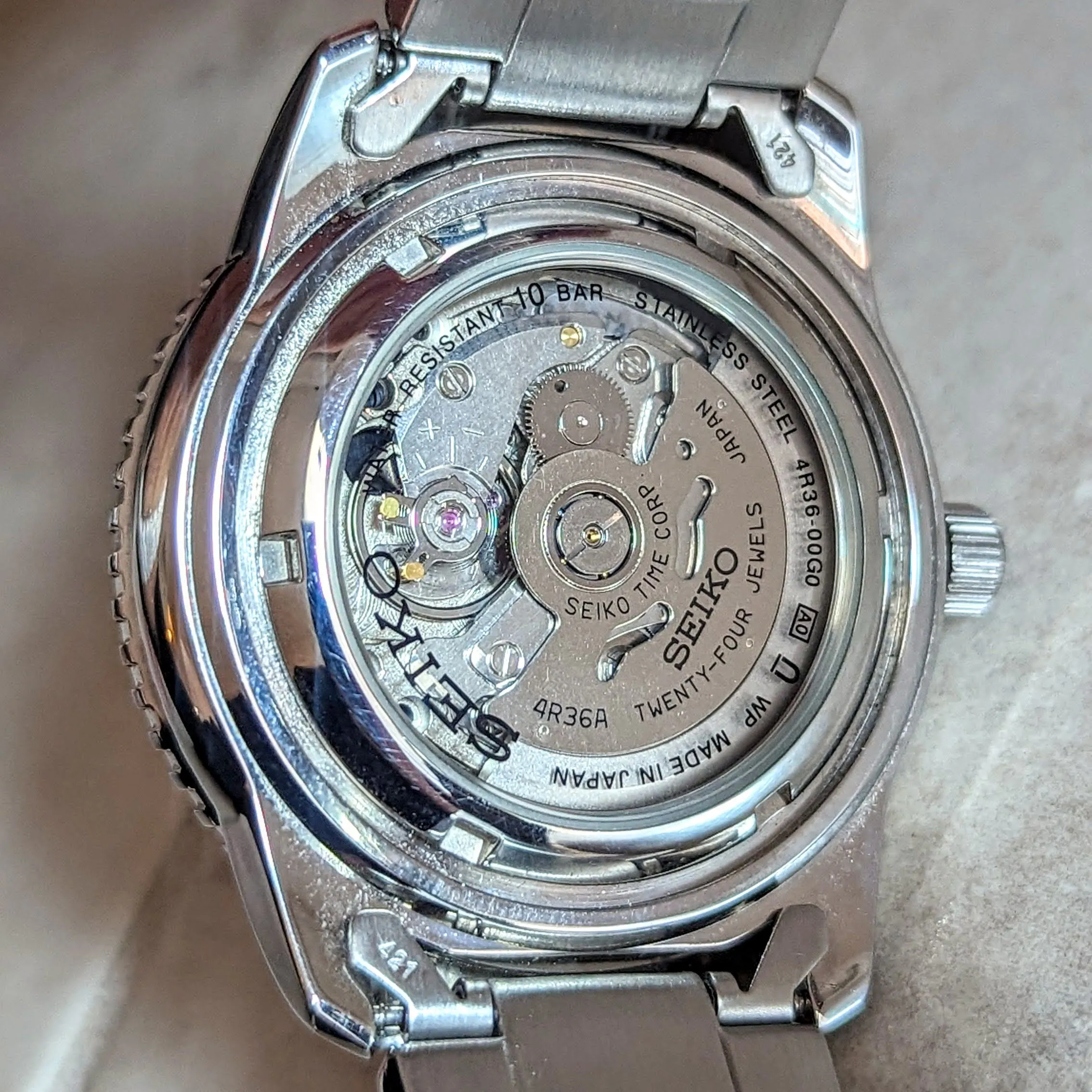 SEIKO 5 Sports Automatic Worldtimer Watch 24 Jewels Ref. 4R36-00G0 Display Back Watch