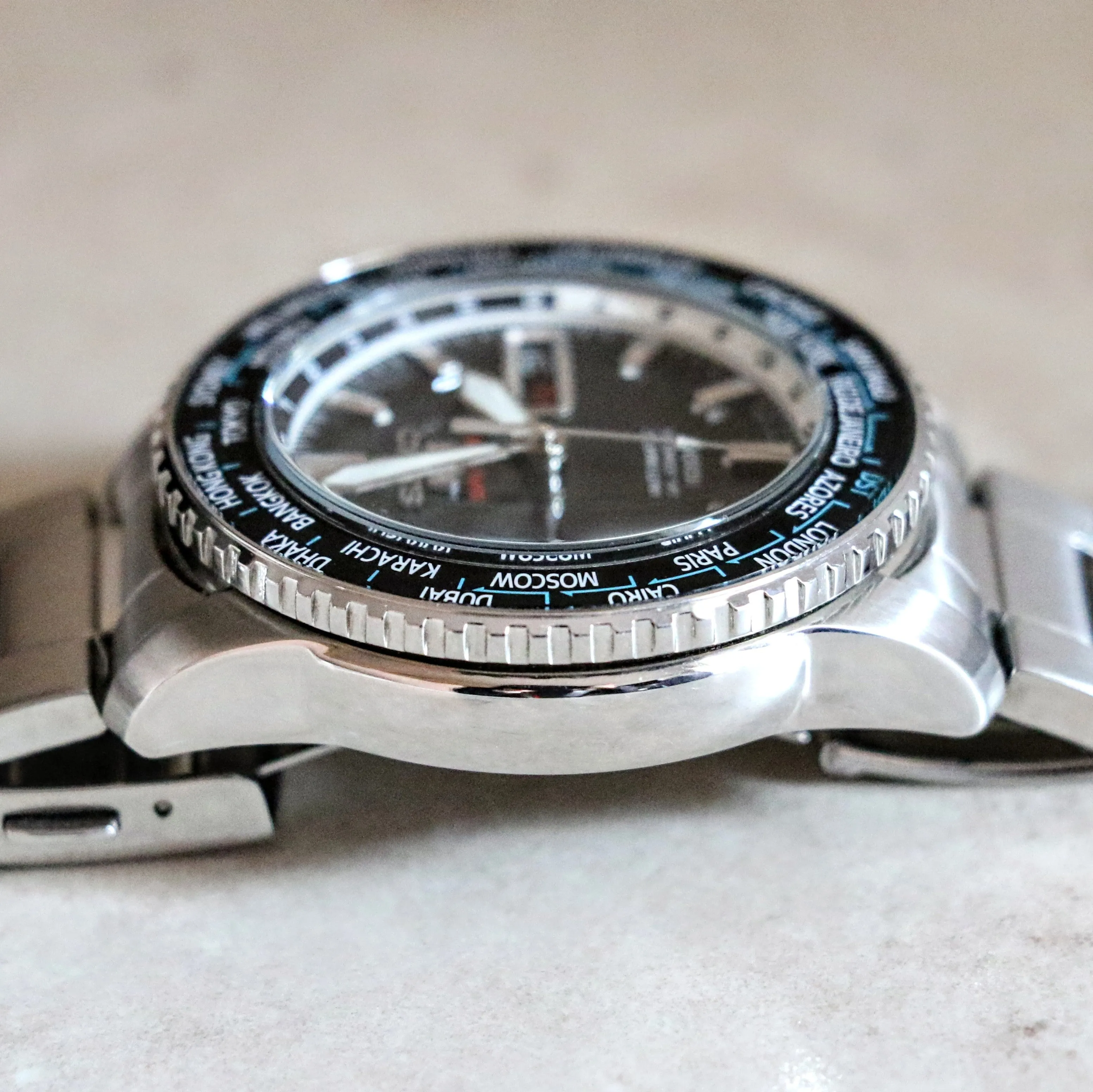 SEIKO 5 Sports Automatic Worldtimer Watch 24 Jewels Ref. 4R36-00G0 Display Back Watch