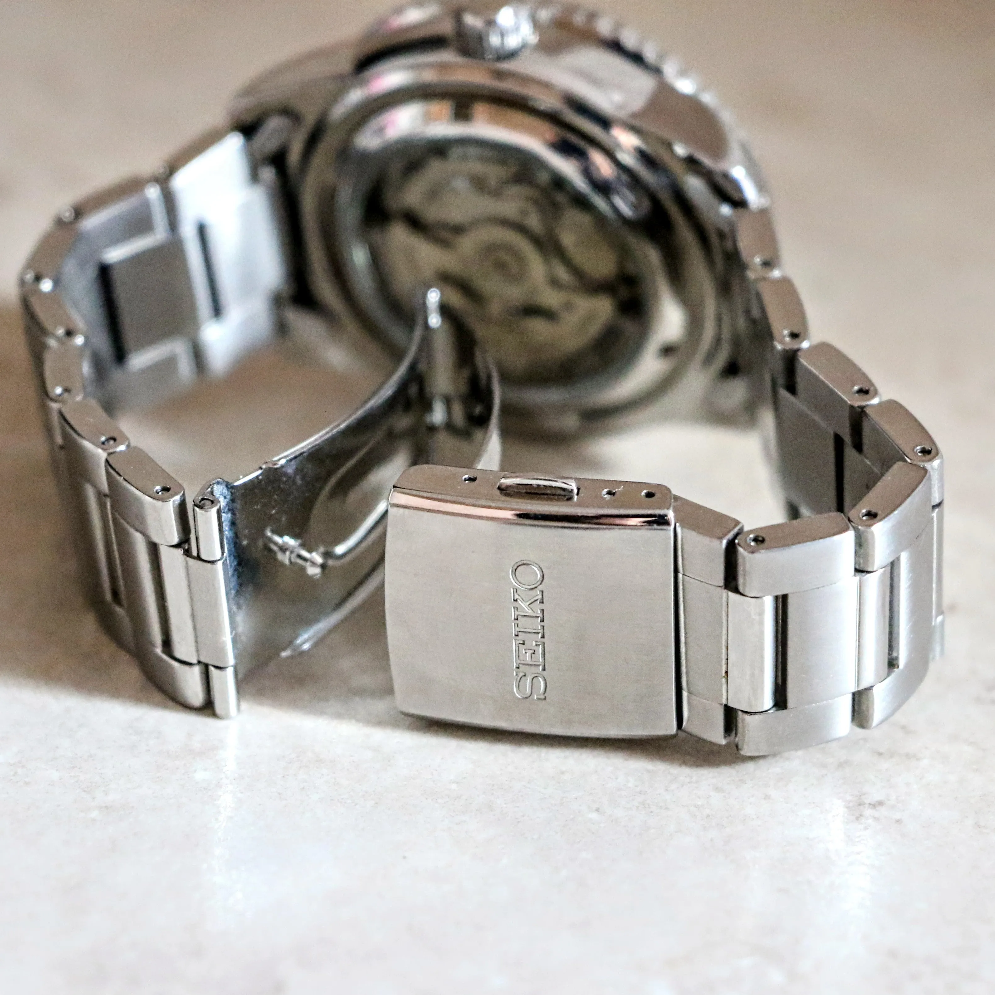 SEIKO 5 Sports Automatic Worldtimer Watch 24 Jewels Ref. 4R36-00G0 Display Back Watch