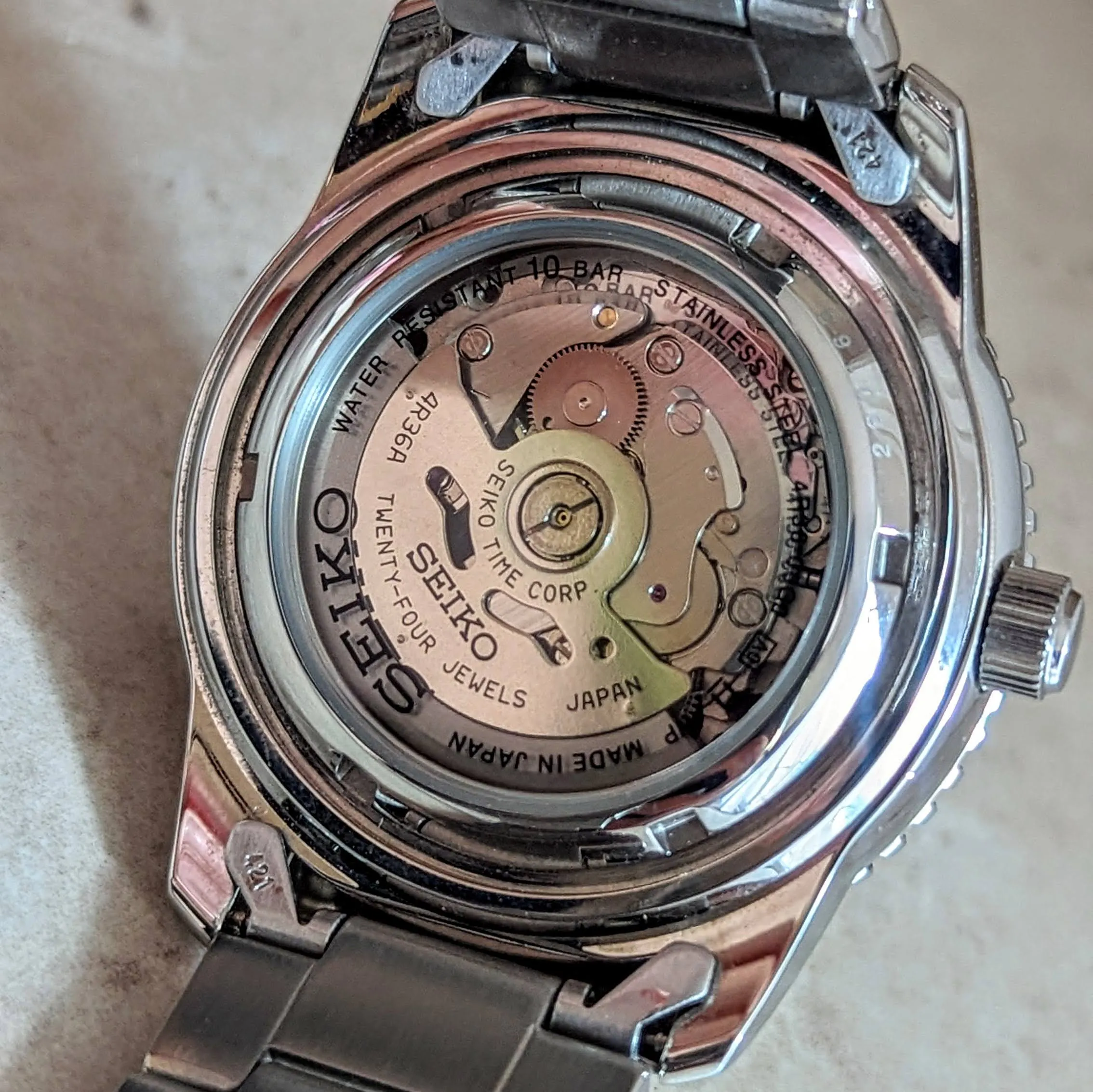 SEIKO 5 Sports Automatic Worldtimer Watch 24 Jewels Ref. 4R36-00G0 Display Back Watch