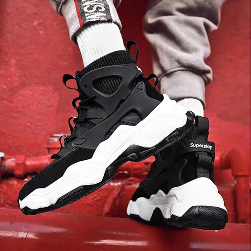 Tracker Sneaker
