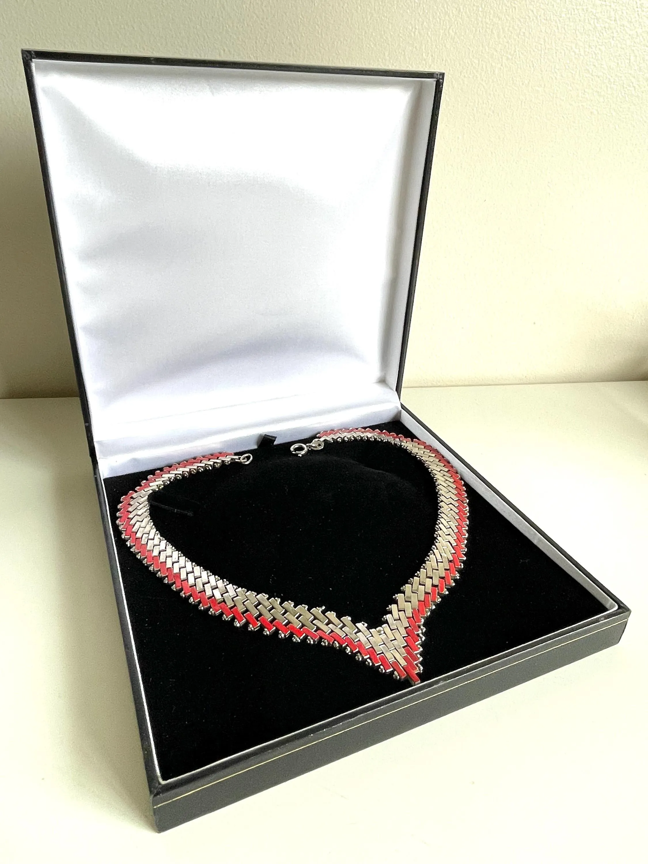Vintage Jakob Bengel Art Deco brickwork / mauerwerk machine age shiny chrome silver tone necklace, red enamel embellishment